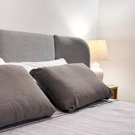 Apricot House Барі